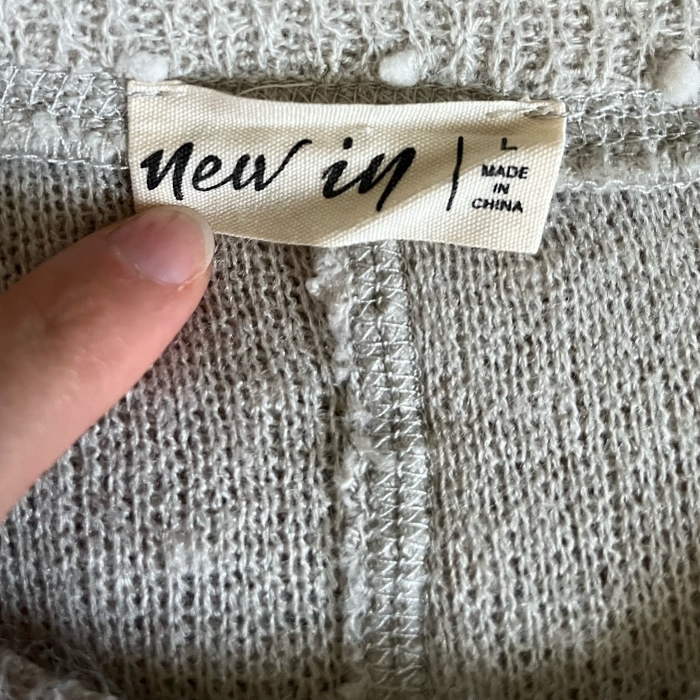 New In Grey Cropped Bubble Sweater Size Large - Picture 4 of 4